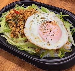 オススメ弁当　ガパオ